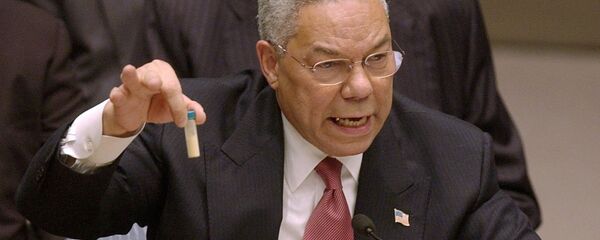 Kolin Pauel sa epruvetom - Sputnik Srbija