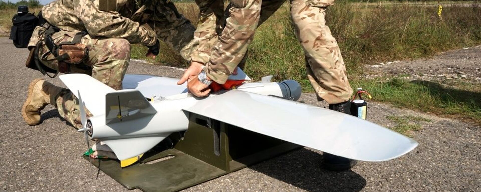 Украјински војници са беспилотном летелицом - Sputnik Србија, 1920, 05.04.2025