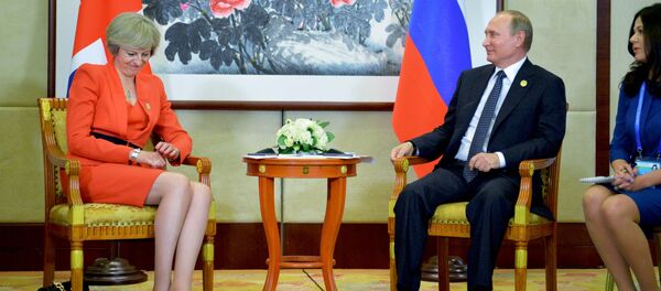 Тереза Меј и Владимир Путин Тереза Меј и Владимир Путин - Sputnik Србија