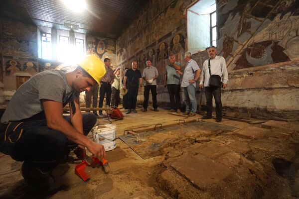 Neoboriva stena: Priča o ikoni pred kojom se pričestila srpska vojska uoči Kosovskog boja Neoboriva stena: Priča o ikoni pred kojom se pričestila srpska vojska uoči Kosovskog boja - Sputnik Srbija