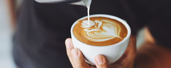 Запослени нарочито реагују због поскупљења кафе Запослени нарочито реагују због поскупљења кафе - Sputnik Србија