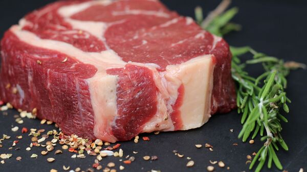 Сирово месо може бити извор многих бактерија... - Sputnik Србија