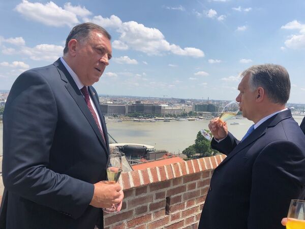 Орбан рекао Додику: Желимо сарадњу са Српском, уживате озбиљан респект у Мађарској Орбан рекао Додику: Желимо сарадњу са Српском, уживате озбиљан респект у Мађарској - Sputnik Србија