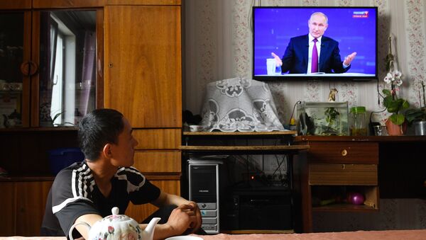 Народ прати „Директну линију“ са Владимиром Путином - Sputnik Србија