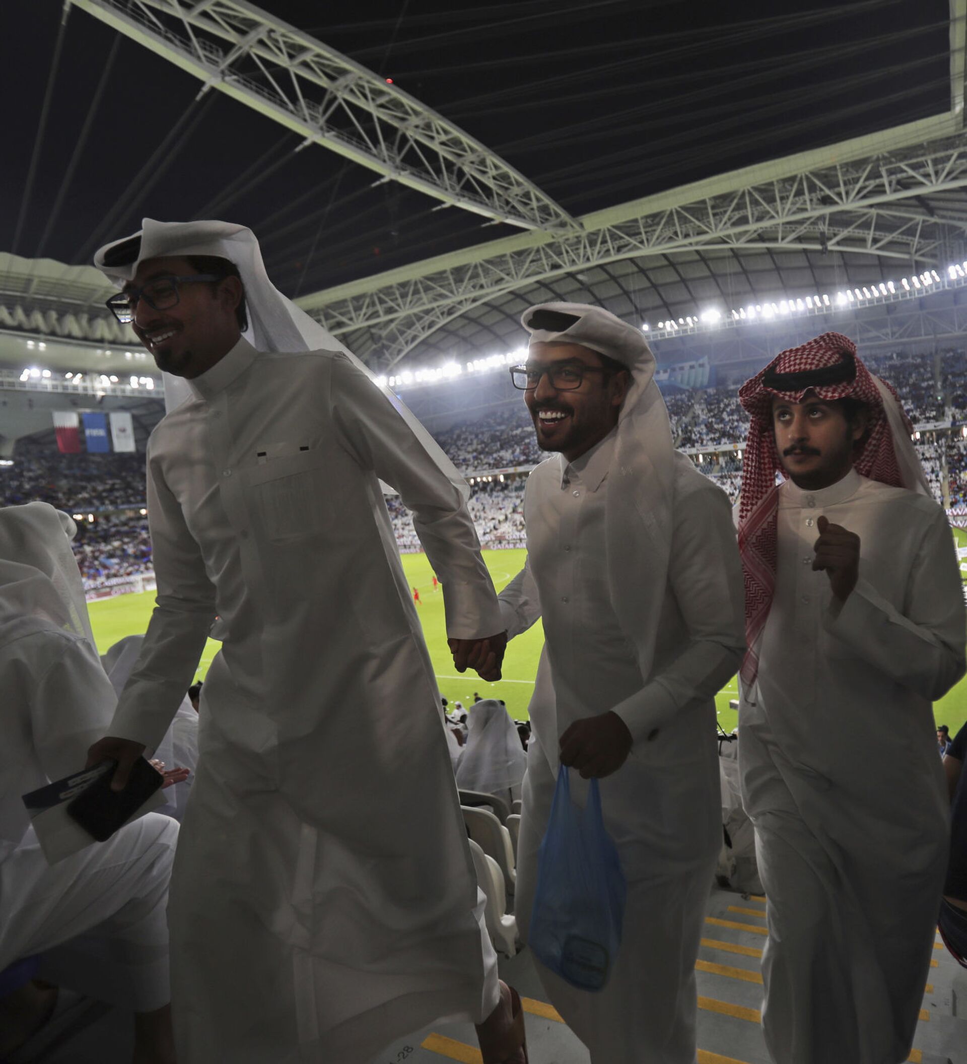 Катар это в медицине. Катар арабы-катарцы. Стадион в Катаре 2022. Доха арабы.