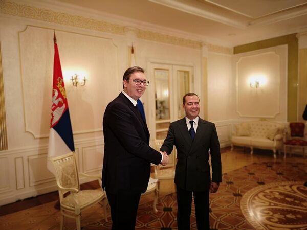 „Saglasili smo se u pet rečenica“: Neke stvari nisu za javnost — o čemu su pričali Vučić i Medvedev „Saglasili smo se u pet rečenica“: Neke stvari nisu za javnost — o čemu su pričali Vučić i Medvedev - Sputnik Srbija