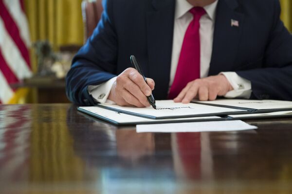 Потез Трампа који одлаже испоруку америчке вакцине широм света Потез Трампа који одлаже испоруку америчке вакцине широм света - Sputnik Србија