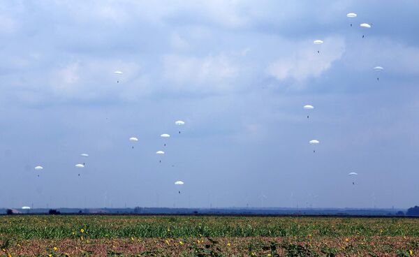 Kada srpska, ruska i beloruska vojska izvrše desant na okupirani aerodrom (foto, video) - Sputnik Srbija