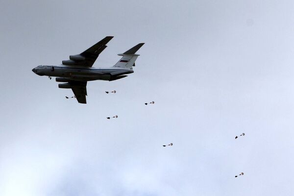 Kada srpska, ruska i beloruska vojska izvrše desant na okupirani aerodrom (foto, video) - Sputnik Srbija