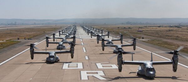 Амерички војни авиони МВ-22Б Оспреј и ЦХ-53Е Супер сталионс на ваздухопловној бази у Калифорнији - Sputnik Србија