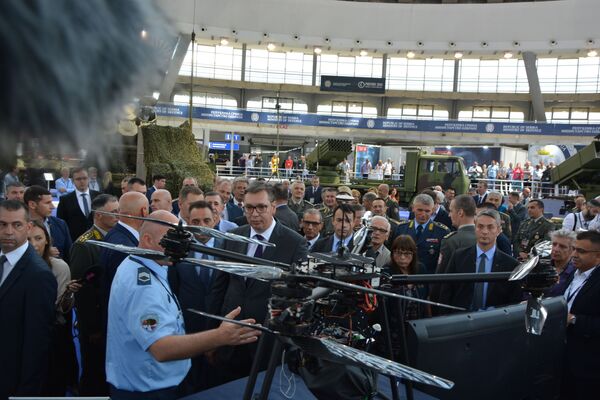 Српско наоружање успело да помири Исток и Запад (видео, фото) Српско наоружање успело да помири Исток и Запад (видео, фото) - Sputnik Србија