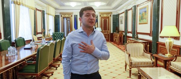 Predsednik Ukrajine Vladimir Zelenski u svom kabinetu u Kijevu - Sputnik Srbija