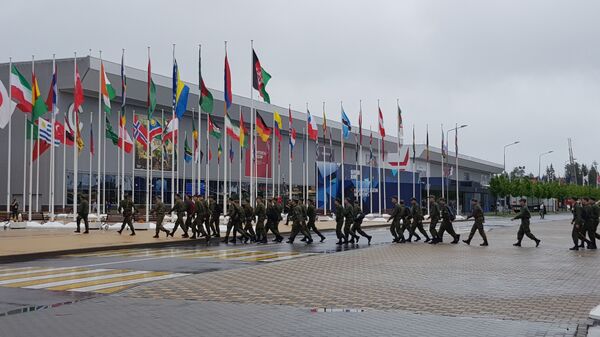 Армата, Панцир, Сосна: Највећа изложба оружја на свету отворила капије Армата, Панцир, Сосна: Највећа изложба оружја на свету отворила капије - Sputnik Србија