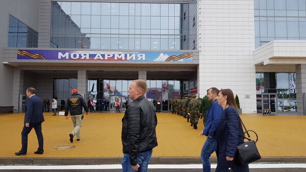 Армата, Панцир, Сосна: Највећа изложба оружја на свету отворила капије Армата, Панцир, Сосна: Највећа изложба оружја на свету отворила капије - Sputnik Србија
