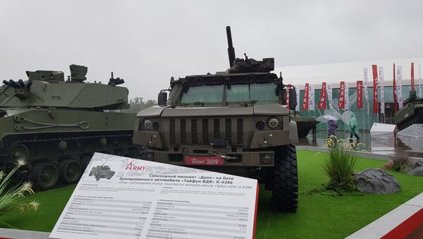 Najnoviji samohodni minobacač „Drok“ predstavljen je na sajmu oružja i vojne tehnike u parku „Patriot“, nedaleko od Moskve. - Sputnik Srbija