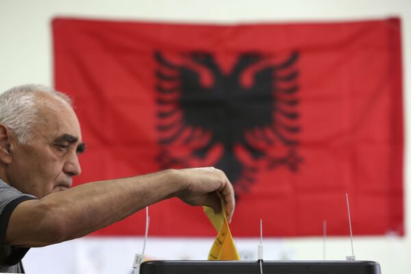 „Istorijski“ izbori u Albaniji: Komandosi, incidenti, tajni snimci (foto) „Istorijski“ izbori u Albaniji: Komandosi, incidenti, tajni snimci (foto) - Sputnik Srbija