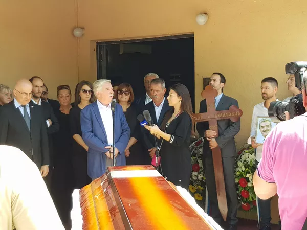 Sahranjen Momir Bulatović. Mitropolit Amfilohije: Sačuvao je obraz u najtežim vremenima Sahranjen Momir Bulatović. Mitropolit Amfilohije: Sačuvao je obraz u najtežim vremenima - Sputnik Srbija