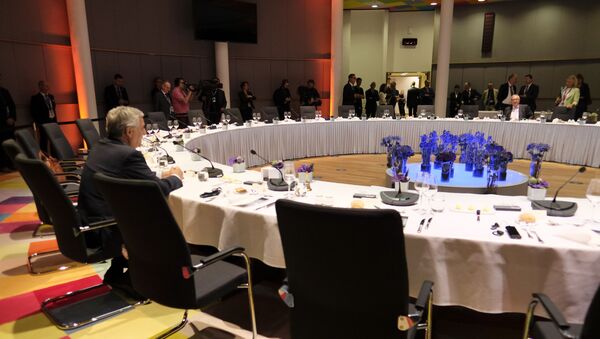 Председник европског парламента Антонио Тајани и председник европске комисије Жан-Клод Јункер на самиту Европског савета у Бриселу - Sputnik Србија