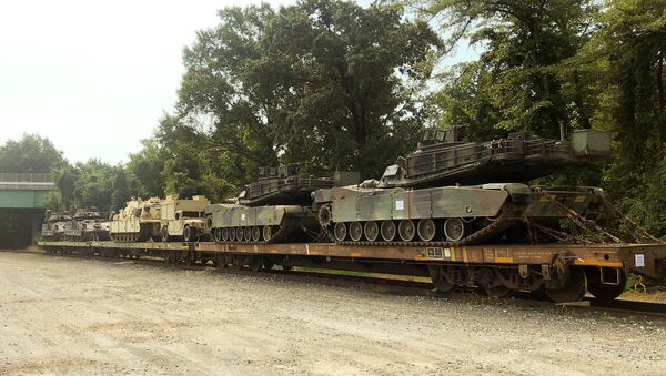 Амерички тенкови М1 Абрамс који ће бити изложени у оквиру прославе Дана независтности САД у Вашингтону - Sputnik Србија