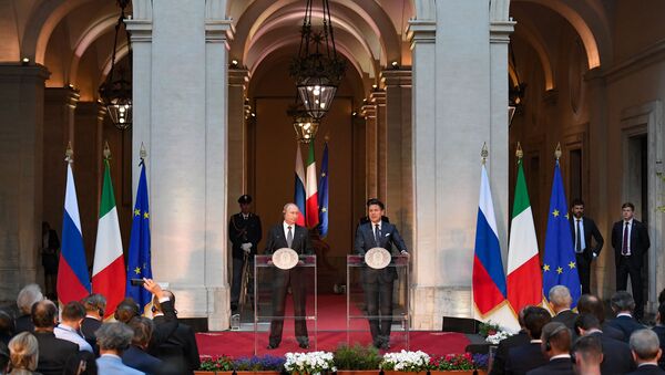 Vladimir Putin i Đuzepe Konte - Sputnik Srbija