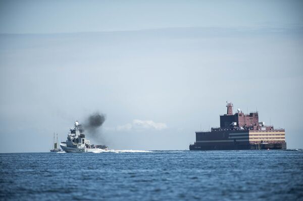 Prava istina o moćnoj ruskoj nuklearki na moru, koju Zapad naziva — „plutajući Černobilj“ Prava istina o moćnoj ruskoj nuklearki na moru, koju Zapad naziva — „plutajući Černobilj“ - Sputnik Srbija