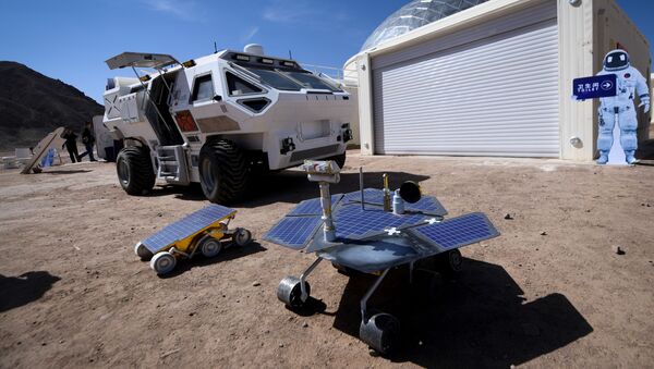Modeli rovera za istraživanje Marsa na poligonu u pustinji Gobi   - Sputnik Srbija