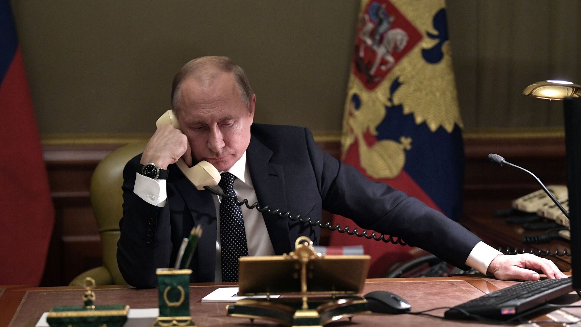 Putin razgovara telefonom - Sputnik Srbija, 1920, 21.02.2022