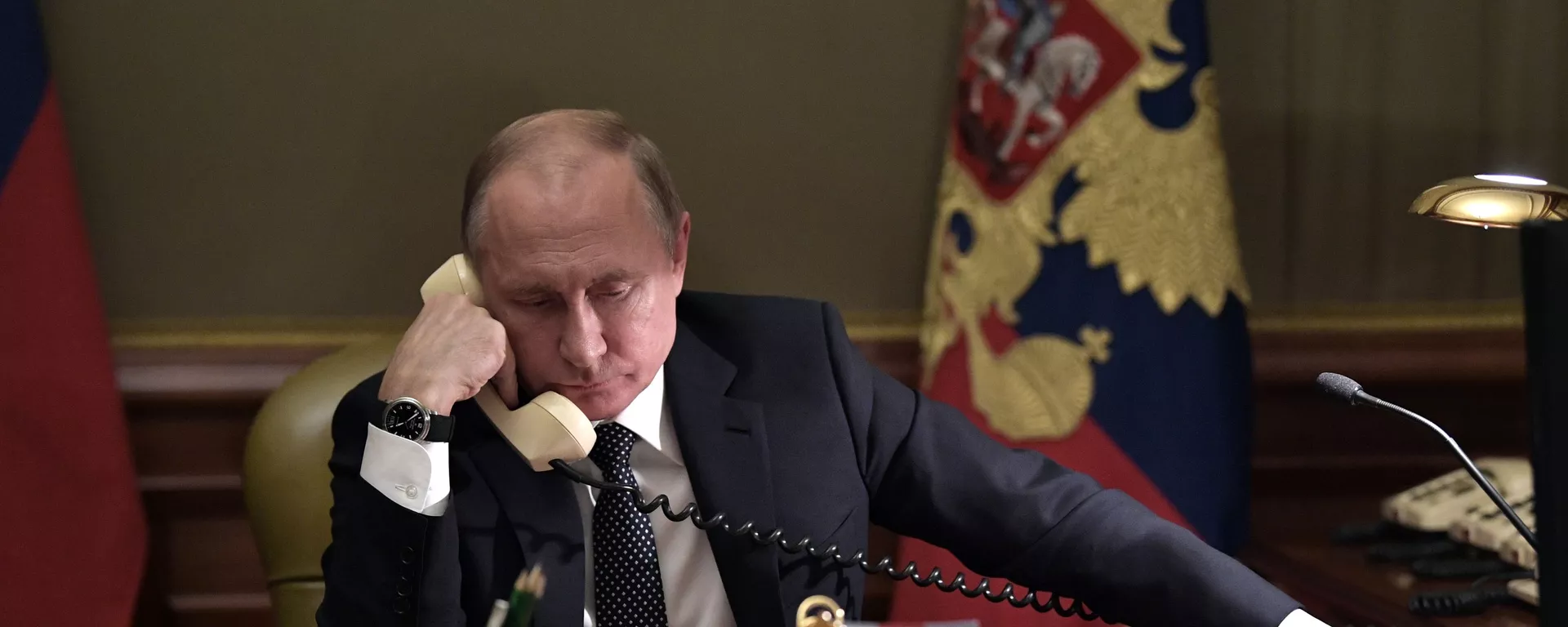 Putin razgovara telefonom - Sputnik Srbija, 1920, 05.07.2021