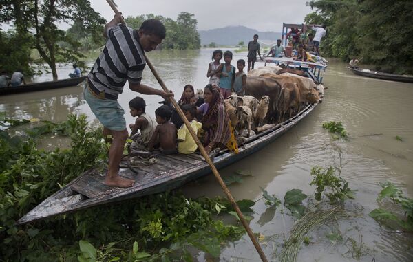 Krvavi danak monsuna — više od hiljadu mrtvih u Indiji - Sputnik Srbija