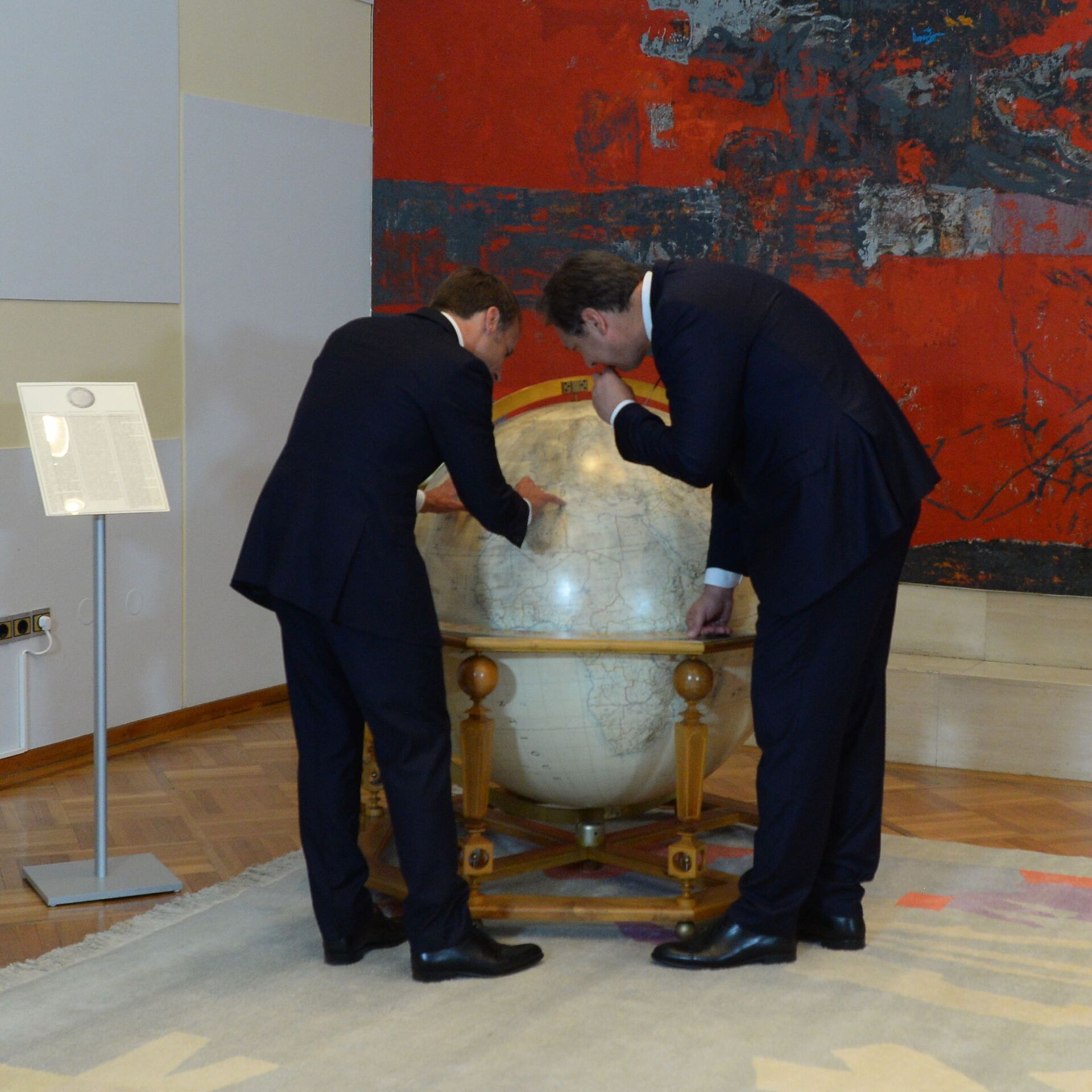 Predsednik Francuske Emanuel Makron tokom sa predsednikom Srbije Aleksandrom Vučićem u Palati „Srbija“ - Sputnik Srbija, 1920, 06.03.2022