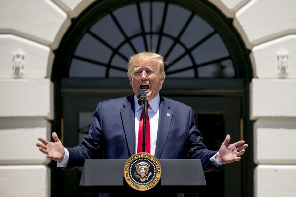 Рат Трампа и четири конгресменке: Ако мрзите нашу земљу, можете да одете и то одмах! Рат Трампа и четири конгресменке: Ако мрзите нашу земљу, можете да одете и то одмах! - Sputnik Србија