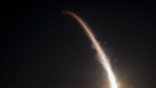 Лансирање америчке интерконтиненталне балистичке ракете Минутмен III из војне базе у Калифорнији - Sputnik Србија