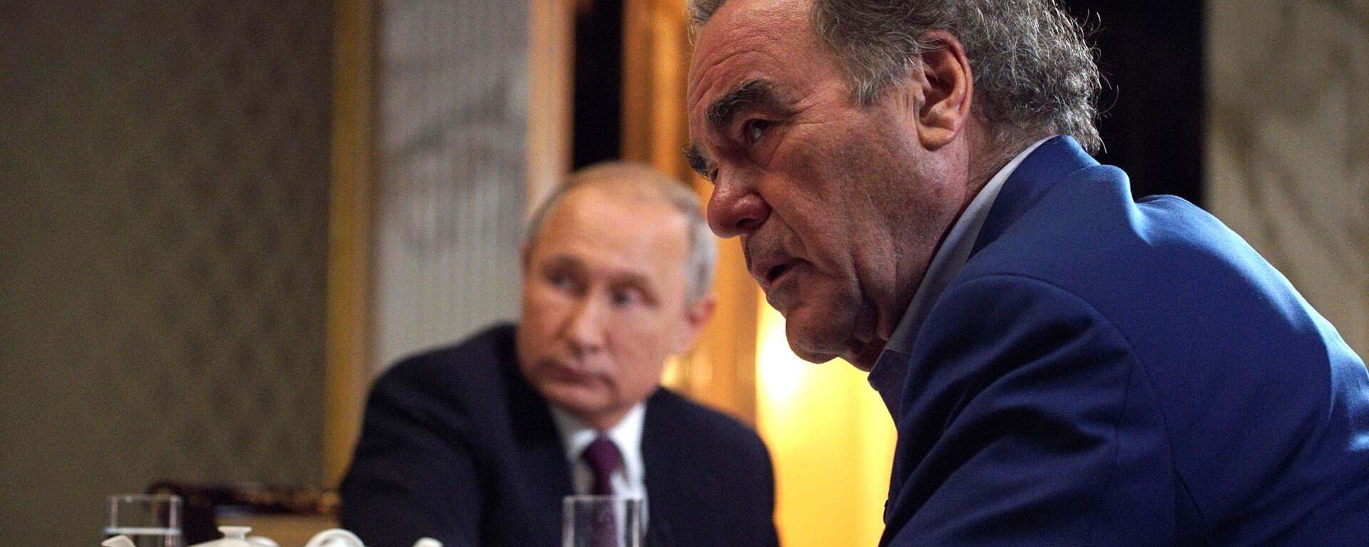 Председник Русије Владимир Путин током интервјуа редитељу Оливеру Стоуну - Sputnik Србија, 1920, 29.04.2025