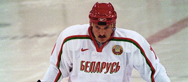 A. Lukašenko vo vremя hokkeйnogo matča s komandoй pravitelьstva Moskvы - Sputnik Srbija