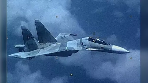 Venecuelanski lovac se približava američkom špijunskom avionu - Sputnik Srbija