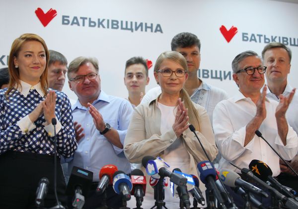 Прве анализе избора у Украјини: Потоп националиста, Зеленски губи право на изговоре Прве анализе избора у Украјини: Потоп националиста, Зеленски губи право на изговоре - Sputnik Србија