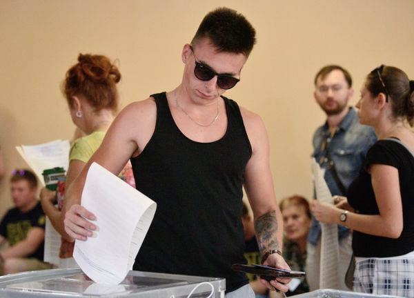 Прве анализе избора у Украјини: Потоп националиста, Зеленски губи право на изговоре Прве анализе избора у Украјини: Потоп националиста, Зеленски губи право на изговоре - Sputnik Србија