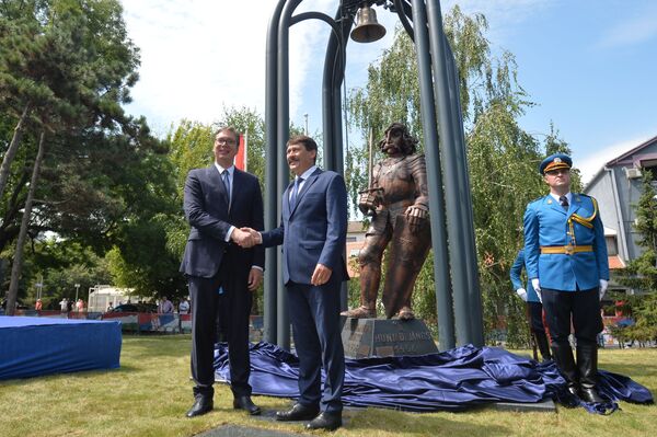 Вучић и Адер открили споменик Јанку Сибињанину - Sputnik Србија