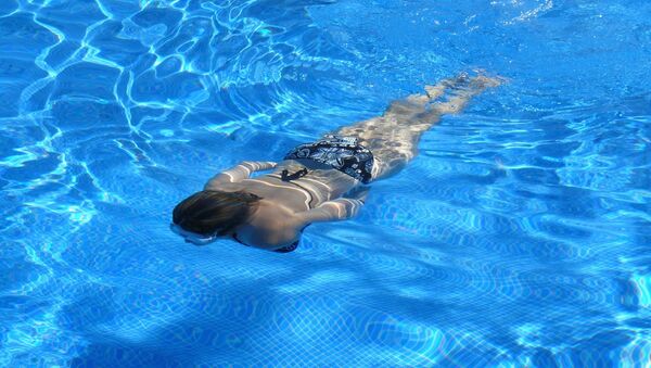 Plivanje u bazenu - Sputnik Srbija