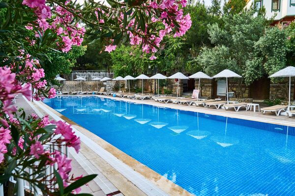 Dva puta razmislite pre nego što skočite u hotelski bazen Dva puta razmislite pre nego što skočite u hotelski bazen - Sputnik Srbija