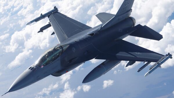 Američki vojni avion F-16 - Sputnik Srbija