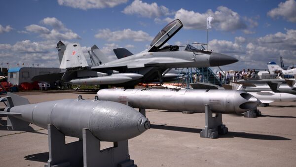 Rakete pored aviona MiG-29 na Međunarodnom avio-kosmičkom salonu  - Sputnik Srbija