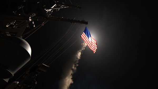 Lansiranje rakete sa američkog razarača Porter tokom raketnog napada na Siriju sa Sredozemnog mora - Sputnik Srbija