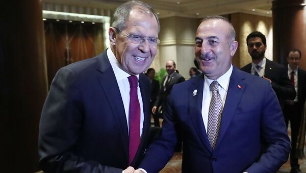 Ministri spoljnih poslova Rusije i Turske, Sergej Lavrov i Mevlut Čavušoglu na sastanku u Bangkoku - Sputnik Srbija