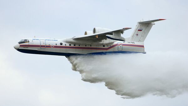 Авион-амфибија Бе-200 гаси пожар у Краснојарској области - Sputnik Србија