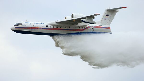 Авион-амфибија Бе-200 гаси пожар у Краснојарској области - Sputnik Србија