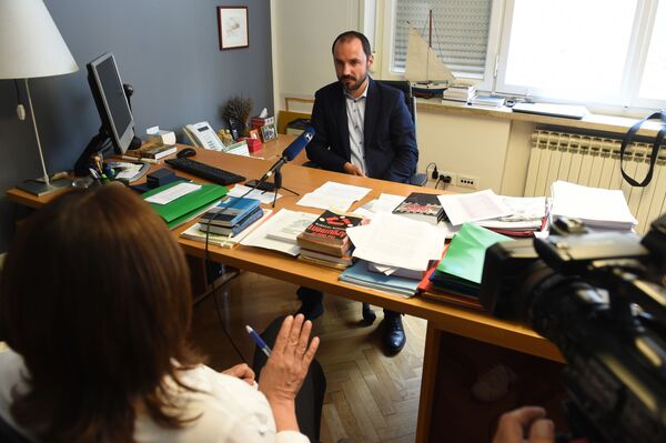 Srbi na proslavi „Oluje“: Gest pod snažnim psihološkim pritiskom u borbi za goli opstanak  - Sputnik Srbija