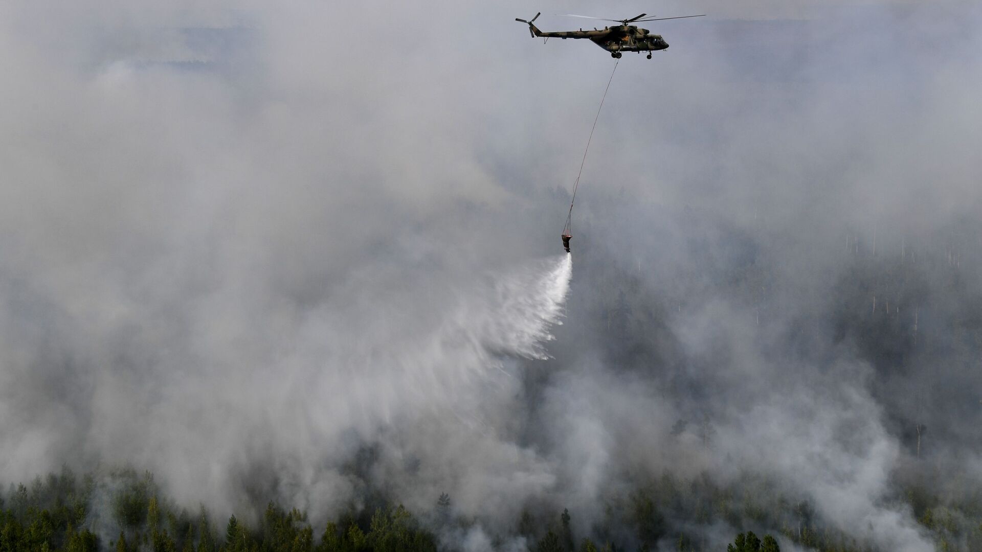 Helikopter Mi-8 gasi požar u Krasnojarskom kraju Rusije - Sputnik Srbija, 1920, 02.08.2021