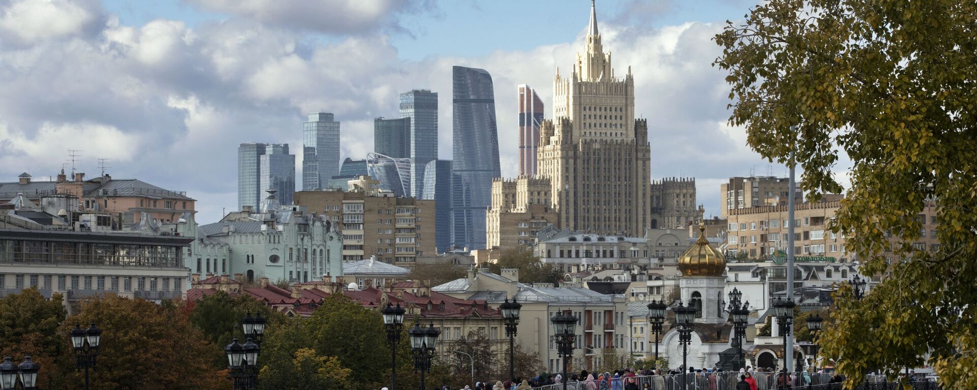 Pogled na zgradu Ministarstva spoljnih poslova Rusije i poslovni centar Moskva siti - Sputnik Srbija, 1920, 10.12.2021