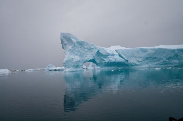 Зашто је снег бео: Одговара професор физике - Sputnik Србија
